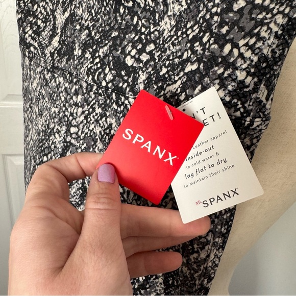 NWT Spanx Black and White Snake Print Leggings - Picture 3 of 8